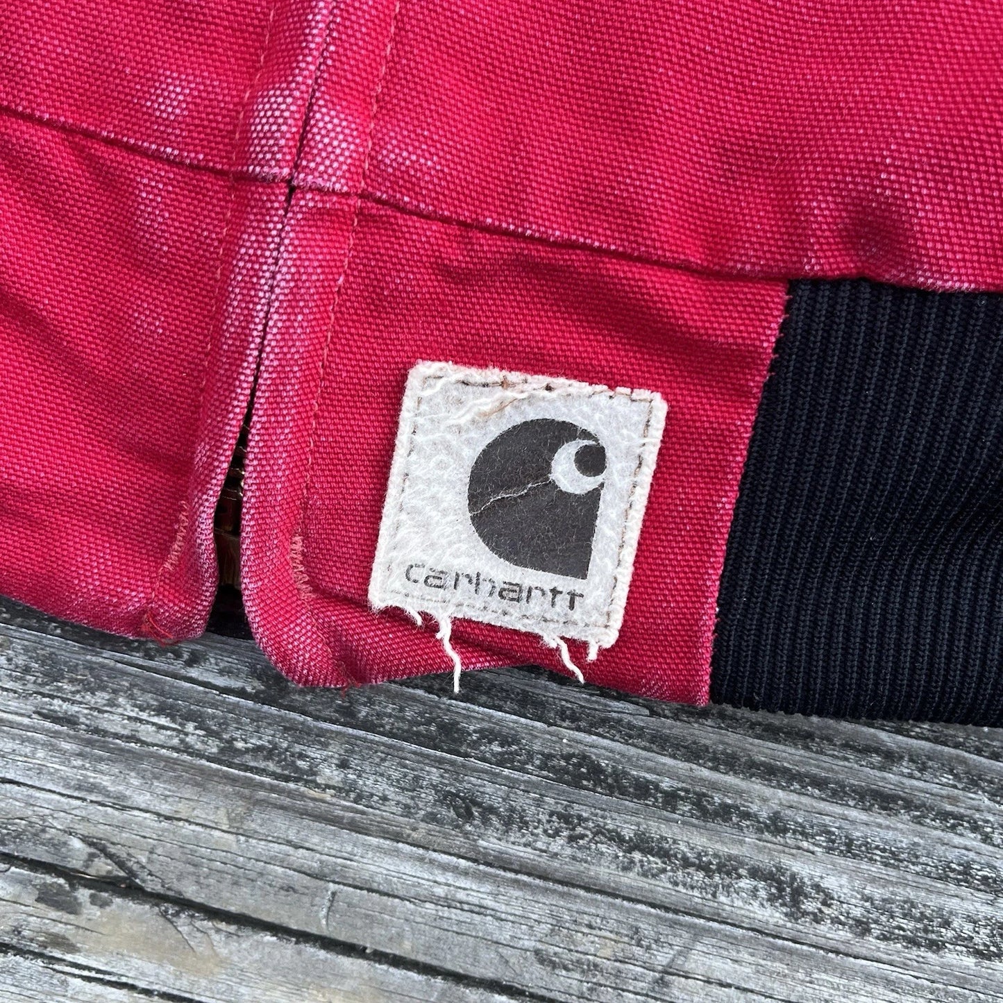 vintage 90’s carhartt j77 red aztec santa fe jacket in red size medium